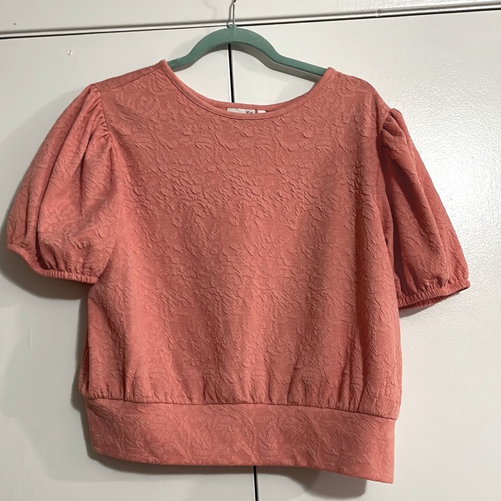 X Large Corral Open Back Sweater Tee Top fits like a large